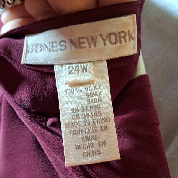 Jones New York Burgundy Long Sleeve Shirt (Can133) - Picture 2 of 7